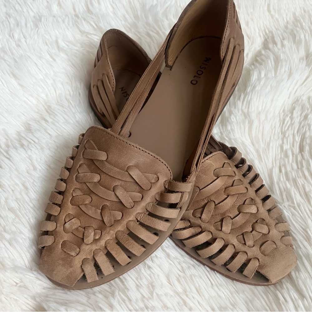 Nisolo Tan Leather Loafers with Cut-Out Design - Picture 2 of 11